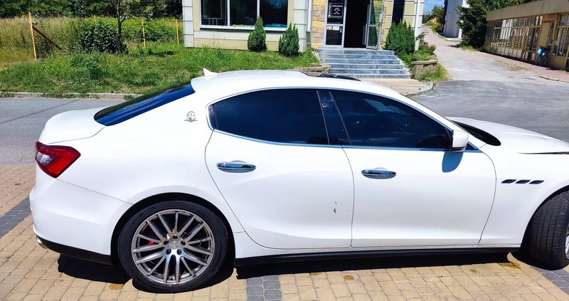 Maserati Ghibli cena 42900 przebieg: 88000, rok produkcji 2015 z Rzeszów małe 137